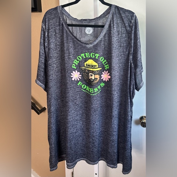 🌲 Smokey Bear “Protect Our Forests” Graphic Tee – Size 26/28 - Picture 1 of 4